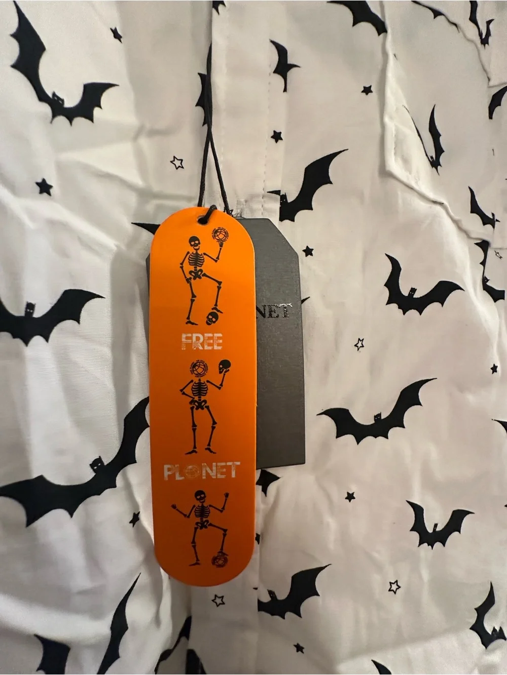 Free Planet White Short-Sleeve Button-Up Shirt with Black Bat Print Spooky
